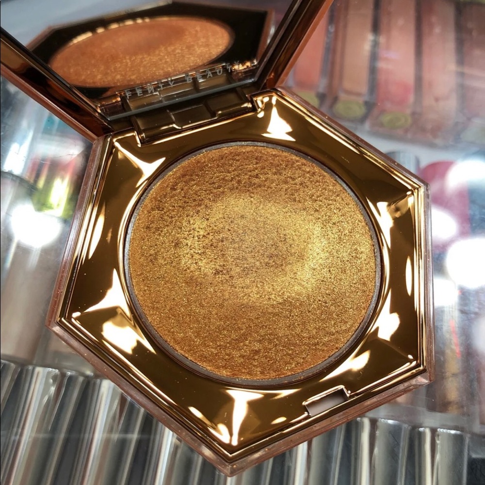(SOLD) Fenty Beauty Diamond Bomb